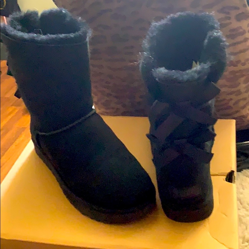 Black Bailey Bow Ugg’s NWB size 9